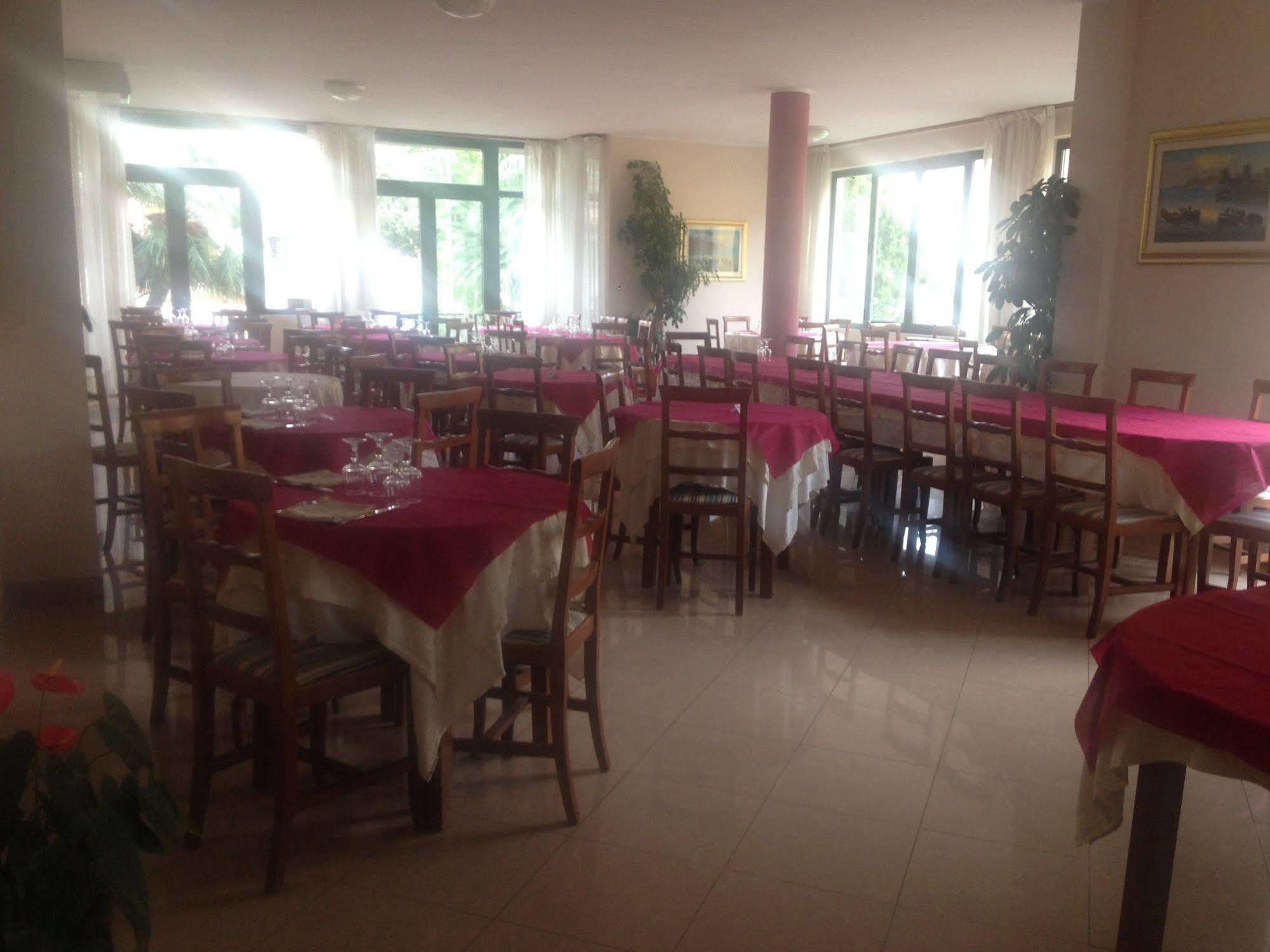 Hotel Europa Казал Велино Екстериор снимка